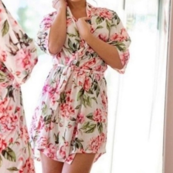 SHOW ME YOUR MUMU PINK FLORAL ROBE ONE SIZE - Picture 10 of 10
